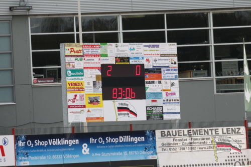Unsere Anzeigetafel (Foto: Hell)