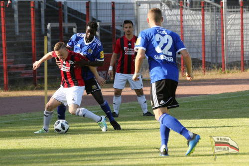 Spielszene aus dem Freundschaftsspiel gegen den 1. FC Saarbrücken (Foto J. Bennoit)